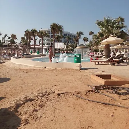 Family And Friends Flat Close To The Sea, Free Internet *